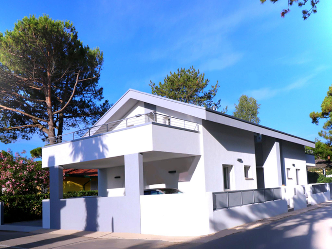 Exterior view 5, Brand new villa with private fenced garden, Venezia