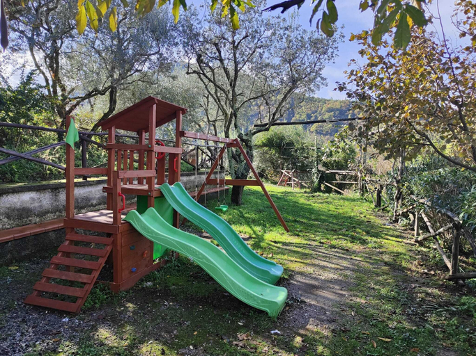 Children's play area - outdoor 3, BARONE ANTONIO NEGRI FARMHOUSE, Salerno