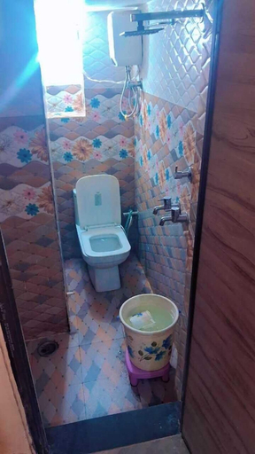 Bathroom 5, Lakshman Guest House, Varanasi