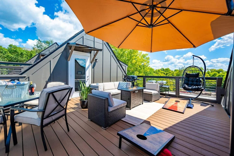 BBQ/picnic area, 10 Min to DT - Rooftop Garage Firepit W D, Davidson