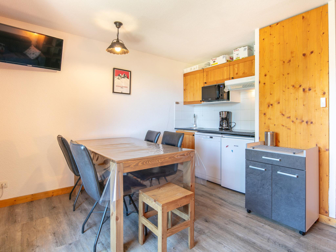 5, Saint-Sorlin Apartment with Pool, Savoie