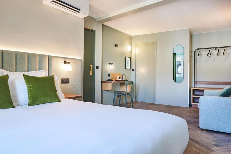 Bedroom 2, Hotel 10 Opera by HappyCulture, Paris