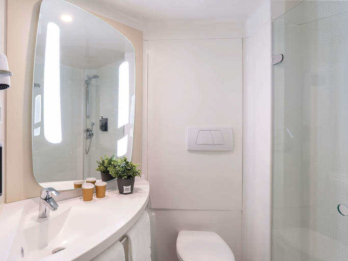 Bathroom 4, ibis budget Barcelona Sant Andreu de la Barca, Barcelona