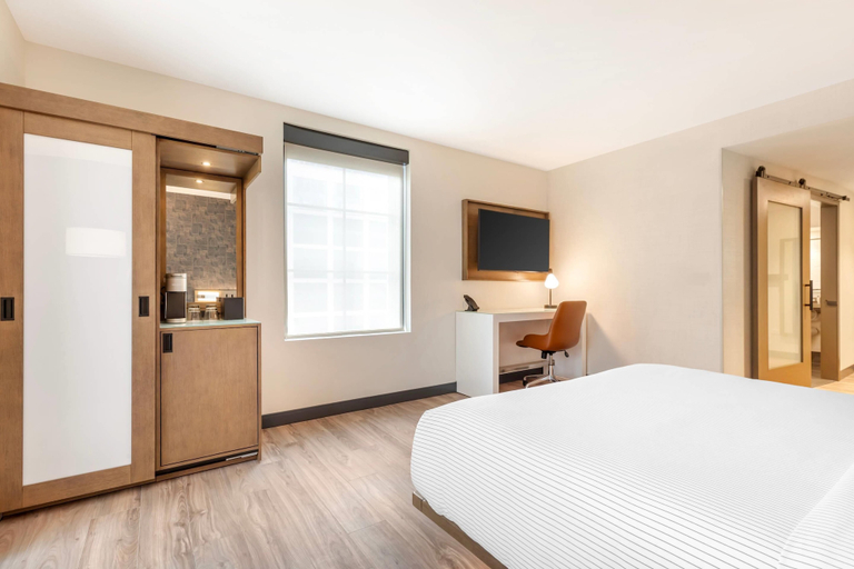 Bedroom 2, Cambria Hotel Denver Downtown RiNo, Denver