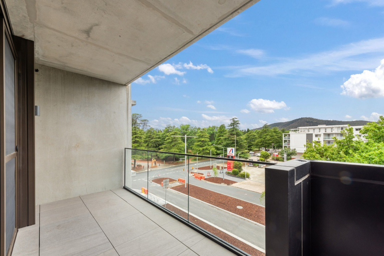Property grounds 2, Stylish 2-bed in Braddon With Alfresco Dining, Canberra