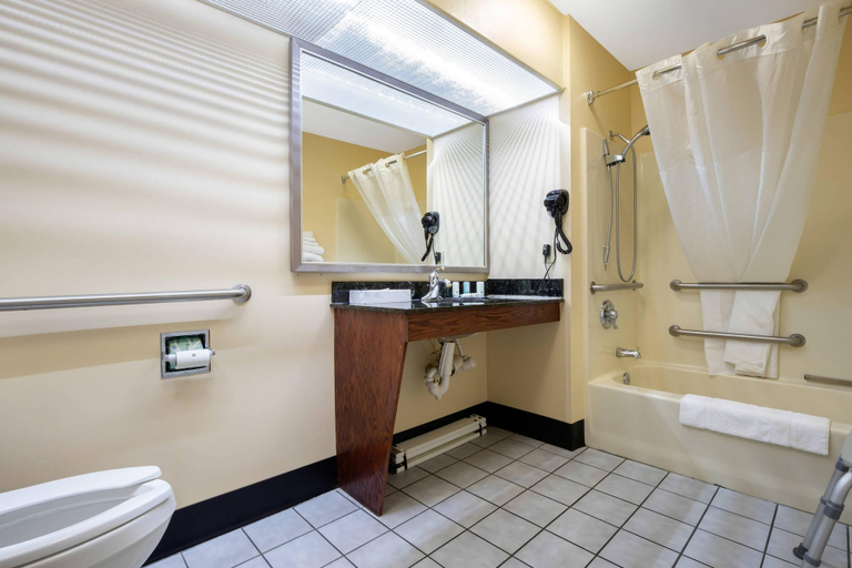 Bathroom 4, Quality Inn Cheraw, Chesterfield