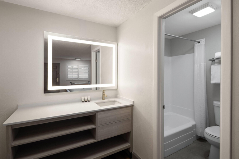 Bathroom 3, Baymont by Wyndham Susanville, Lassen