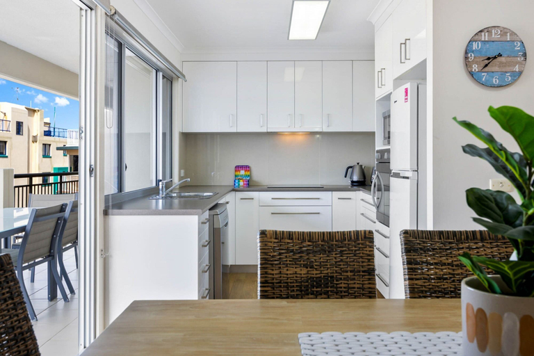 Private kitchen, Oceanfront 3-bed Retreat With Pool-steps to Beach, Caloundra - Caloundra S.
