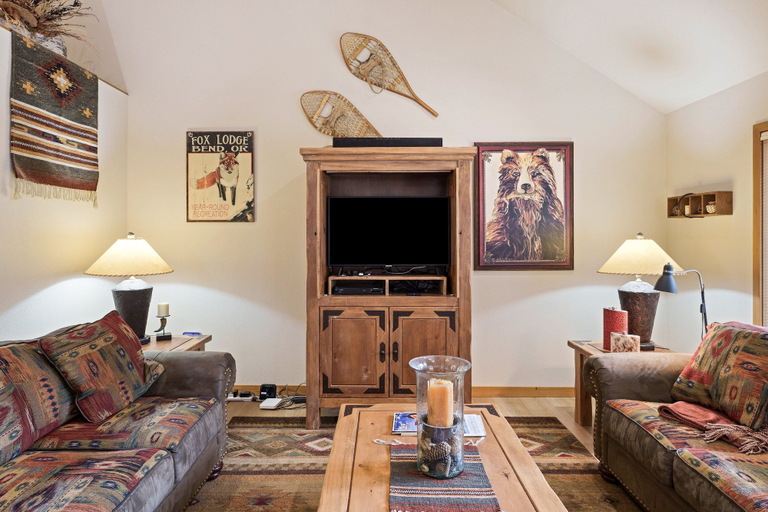 Living area 4, Summit View 5 4 Bedroom Home, Deschutes