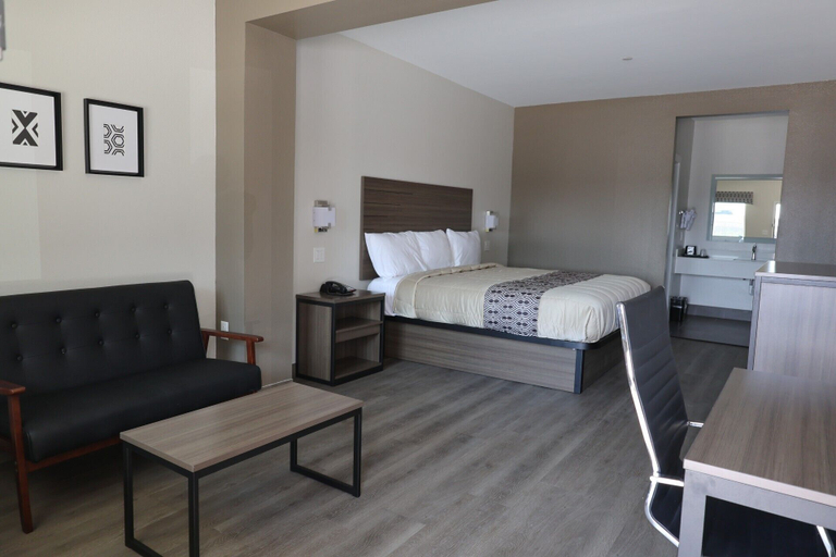Room 4, Hotel Royale, Houston