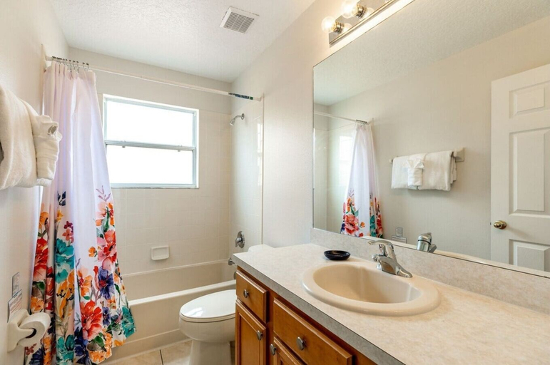 Bathroom 3, Tiger Lilly House 6 Bedroom, Osceola