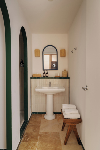 Bathroom 5, Boutique-Hôtel et Restaurant Basgi Basgi, Haute-Corse