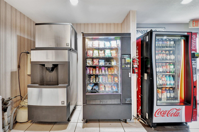 Food & Drinks 5, Ramada Limited Bloomington IL I-74/I-55, McLean