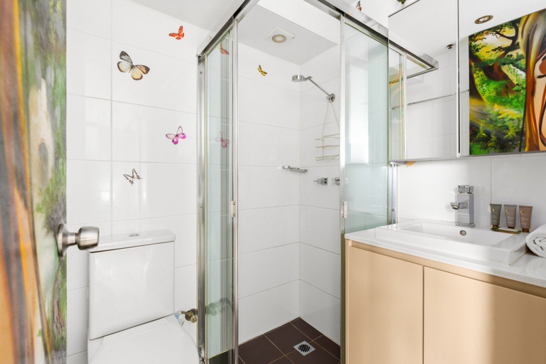 Bathroom 2, Bondi Studio Apartment with Pool & Rooftop Views, Sydney