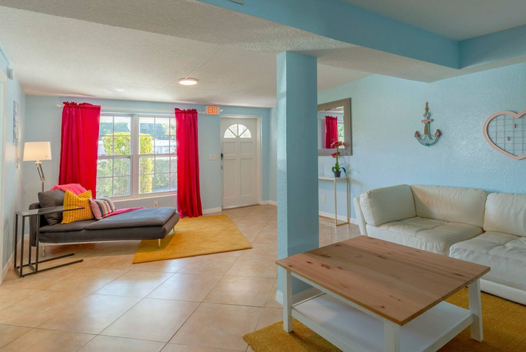 Room 3, Tropical Paradise in Largo, Pinellas