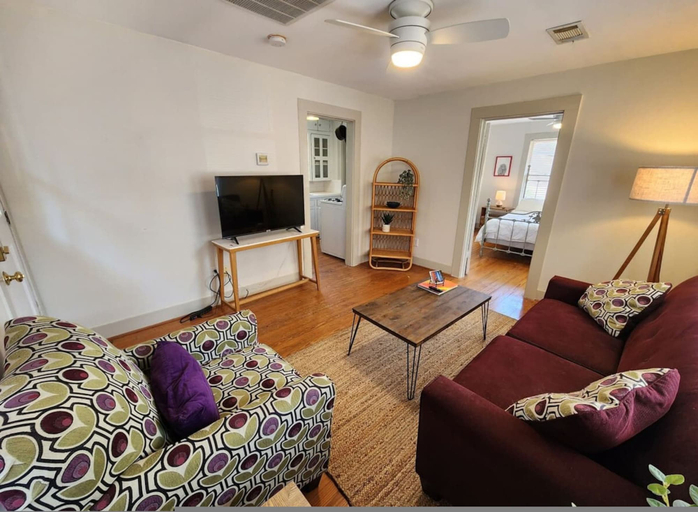 Room 2, Quiet Heights Hideaway Walk to Restaurants, Houston
