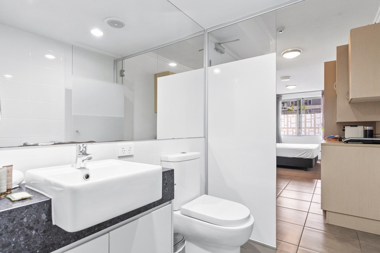 Bathroom 5, Stylish 1-bed Studio in Vibrant South Brisbane, Brisbane