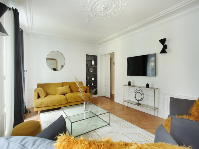 5, Sublime apartment with AC Louvre Museum, Paris