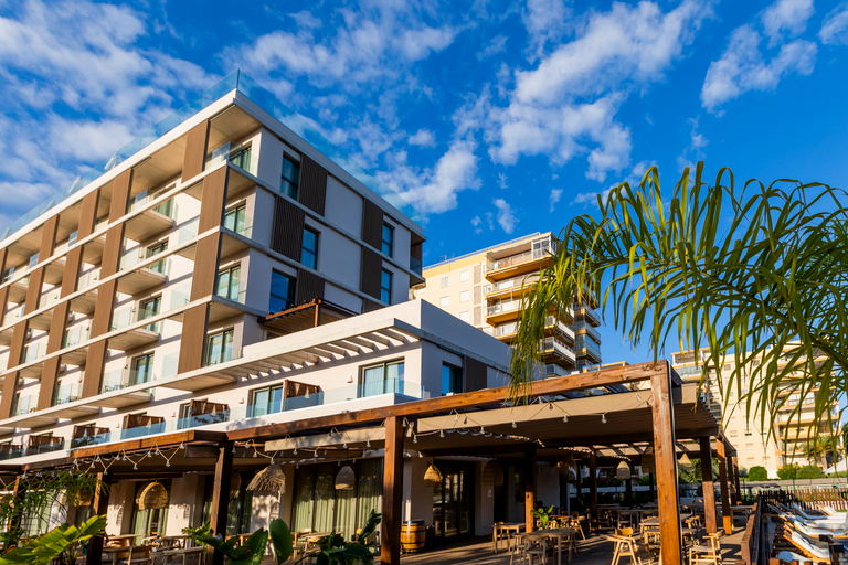Exterior & Views