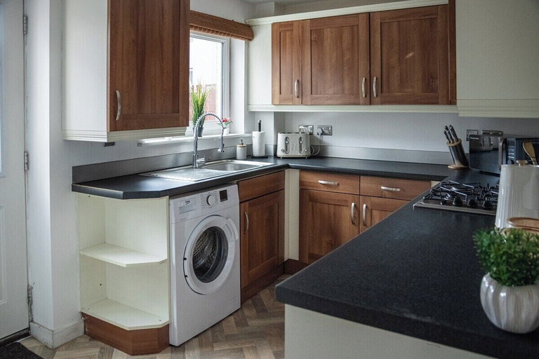 Exterior 2, Bright 4-bed Swansea Getaway With Parking, Swansea