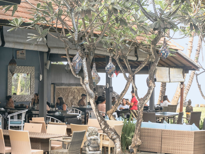 Food & Drinks 4, Bayshore Residence, Karangasem