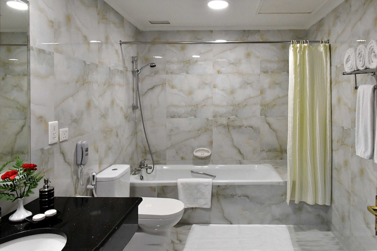 Bathroom 5, Gulf Gate Hotel, Manama