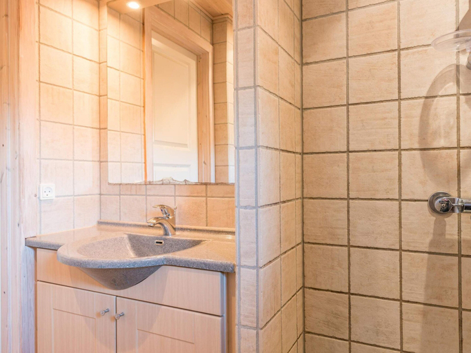 Bathroom 5, 4 Star Holiday Home in Henne, Varde