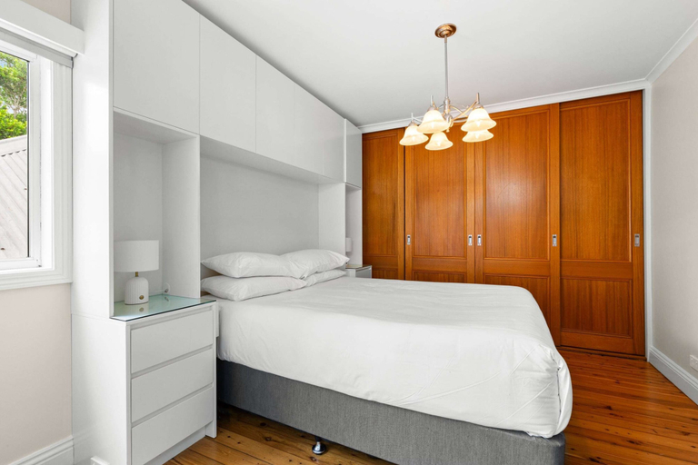Room 4, Elegant 1-bed With Study by Balmain Wharf, Sydney