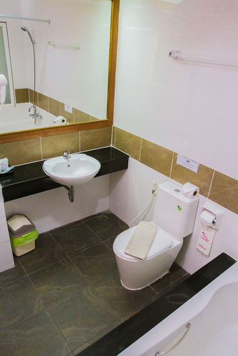 Bathroom 2, Diamond Crown Hotel Patong, Phuket Island