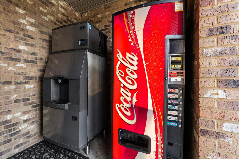 Food & Drinks 4, Americas Best Value Inn Byhalia, Marshall