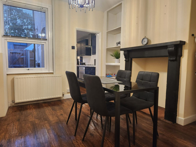 Room 4, Home In Worcester - With Free Parking, Worcestershire