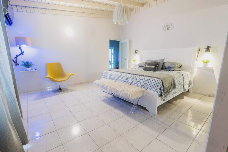 Room 4, Xelor Cozy Home Generator/cistern Bayamón