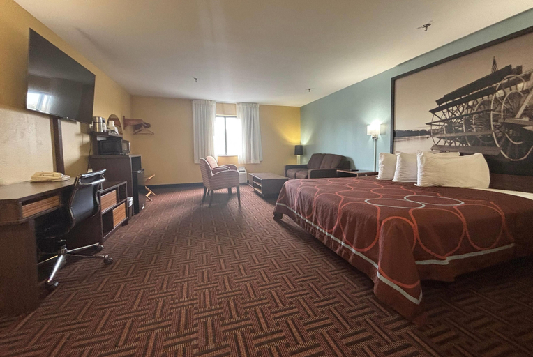 Bedroom 3, Super 8 by Wyndham Peoria, Peoria