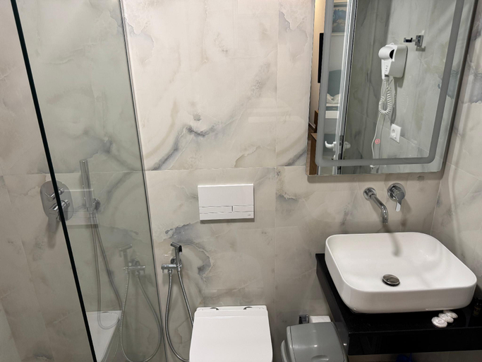 Bathroom 4, Agimi Hotel Ksamil, Sarandës