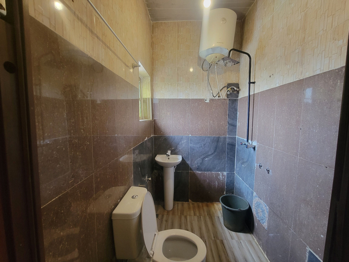 Bathroom, Canada World Hotel, Ikpoba-Okha