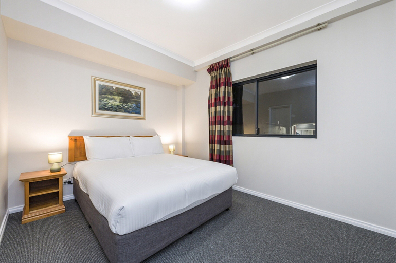 Room 2, Central East Perth Flat With Pool & Gym Access, Perth