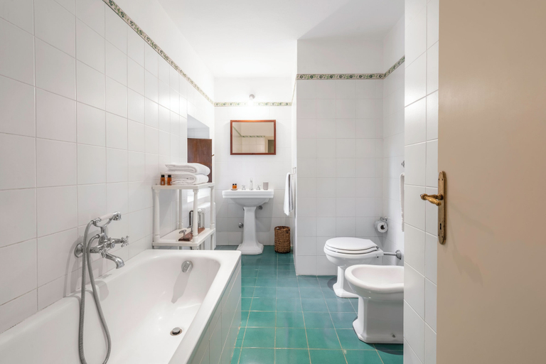 Bathroom 4, Casa di Lilli, Siena