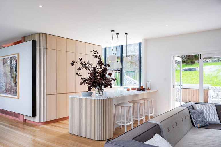 Others 5, Crane Lodge, Pittwater