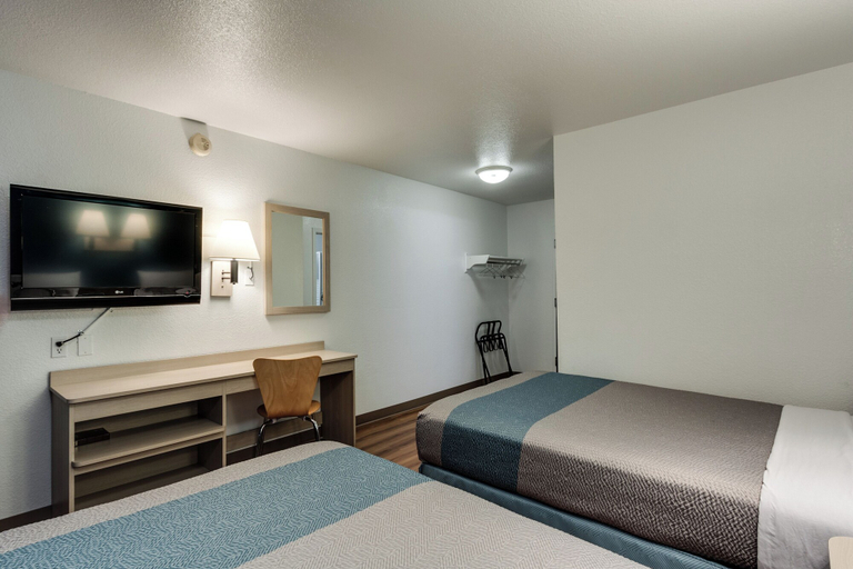 Bedroom 2, Motel 6 Spokane, WA - West, Spokane