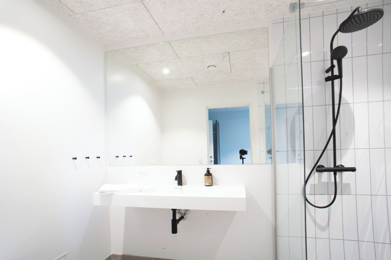 Bathroom 4, Hotel Djurhuus, Tórshavn
