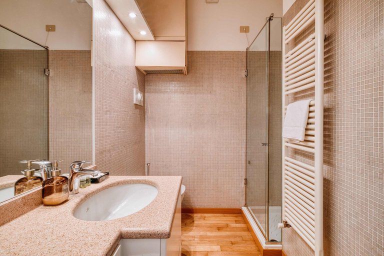 Room 5, Modern 1 BR Near Gae Aulenti, Milano