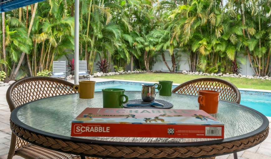 Outdoor dining 4, Chilli Fish 4 Bedroom Home, Manatee