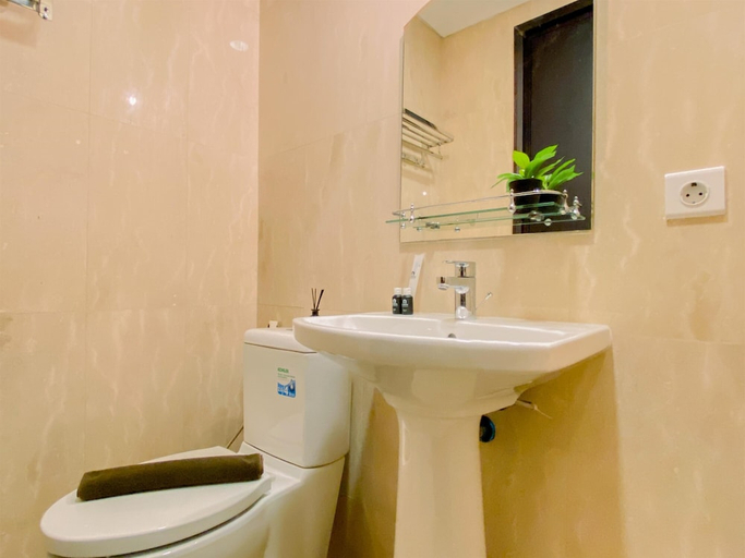 Bathroom 3, Good And Simply 1Br At Sudirman Suites Apartment, Jakarta Pusat