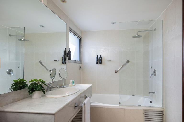 Bathroom 4, Palladium Business Hotel, Montevideo