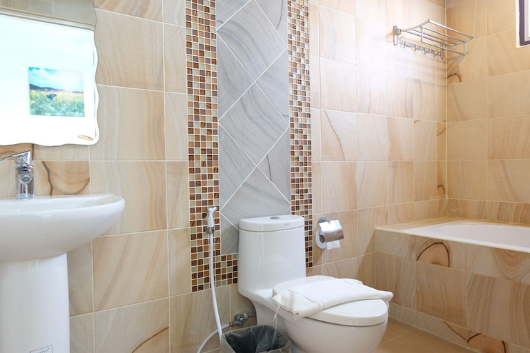 Bathroom 4, Chaophaya Thara Riverside, Muang Chai Nat
