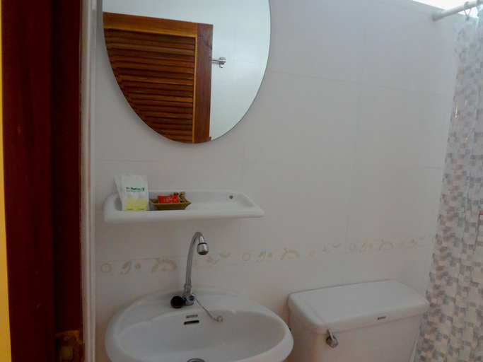 Bathroom 3, Baiyoke Chalet Hotel, Muang Mae Hong Son
