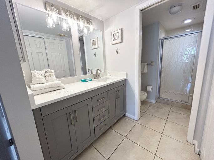 Bathroom 4, Shorewalk Vacation Villas, Manatee