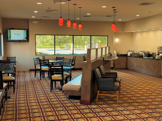 Food & Drinks 5, Sunsera Boutique Suites, Glynn
