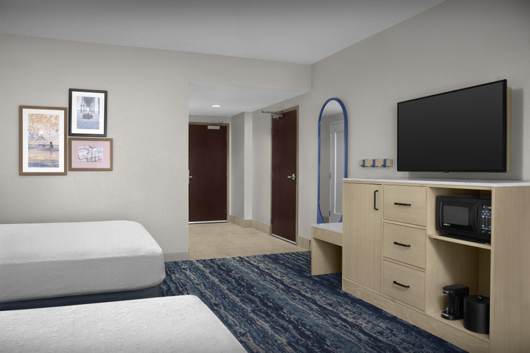 Bedroom 3, Hampton Inn & Suites Ocean City/Bayfront-Convention Center, Worcester