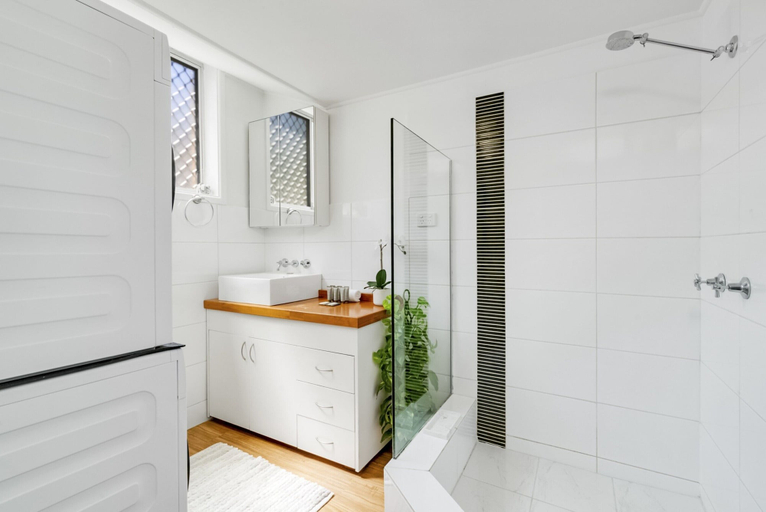 Bathroom 3, Cosy Ground Floor Unit Moments From The Beach, Gold Coast